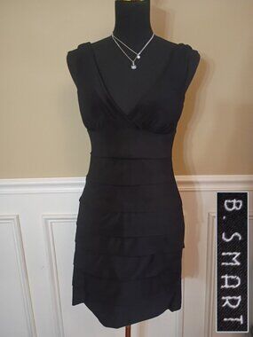 B. Smart- Size 4 Women's Sexy fitted V Neck Sleeveless Cocktail dress- VGC